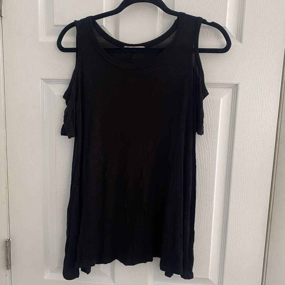 Black acemi cold shoulder shirt